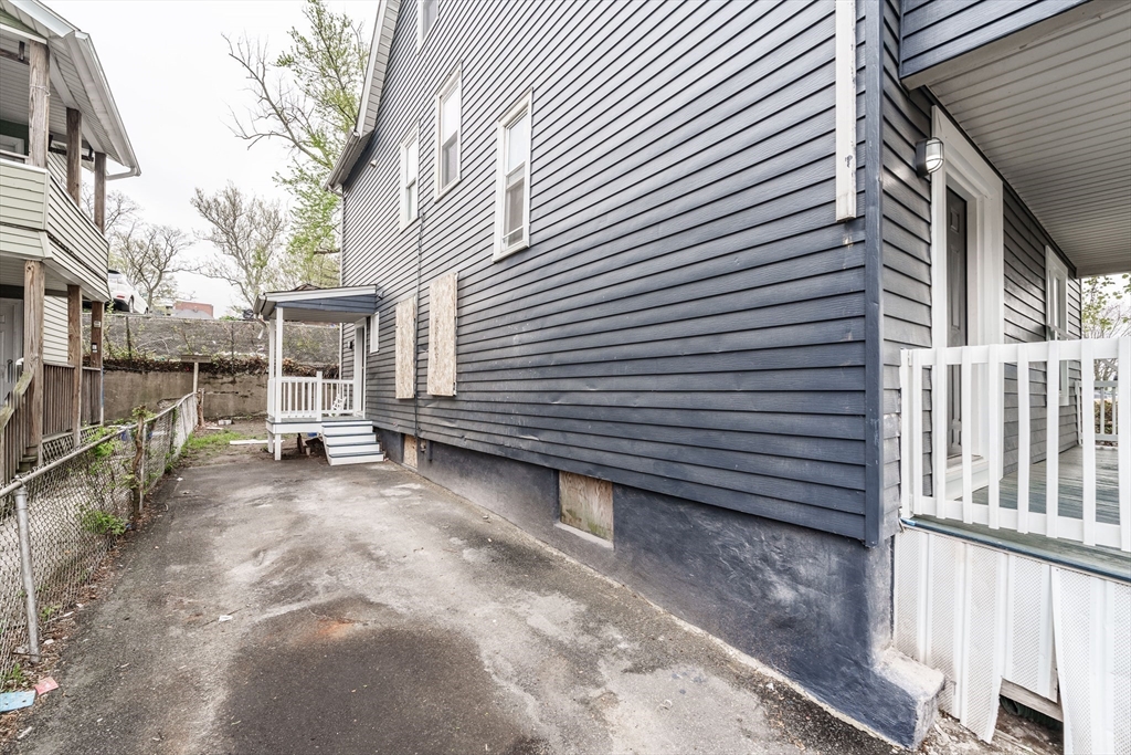 15 Warriner Ave