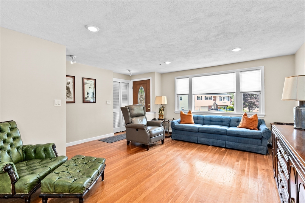 16 Niles Rd