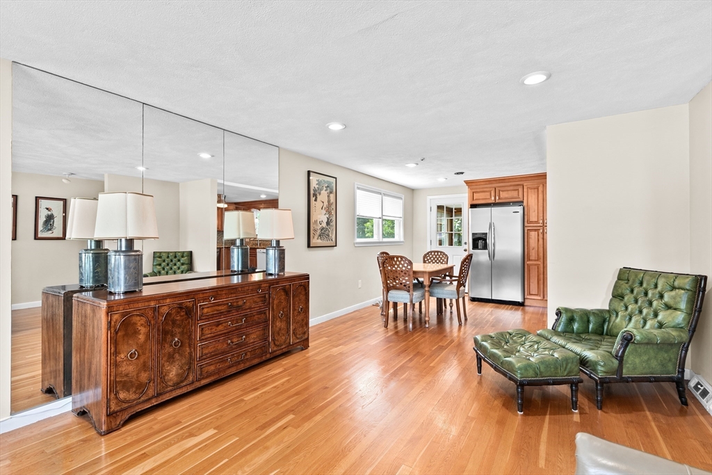 16 Niles Rd