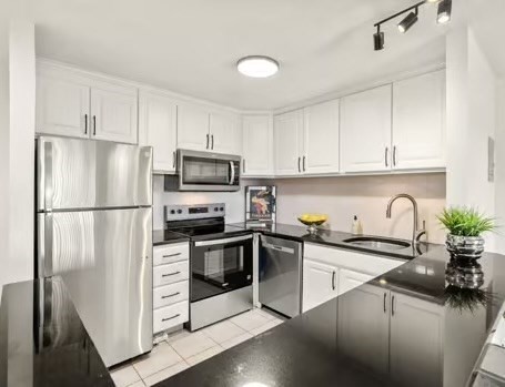 32 Whites Avenue D41