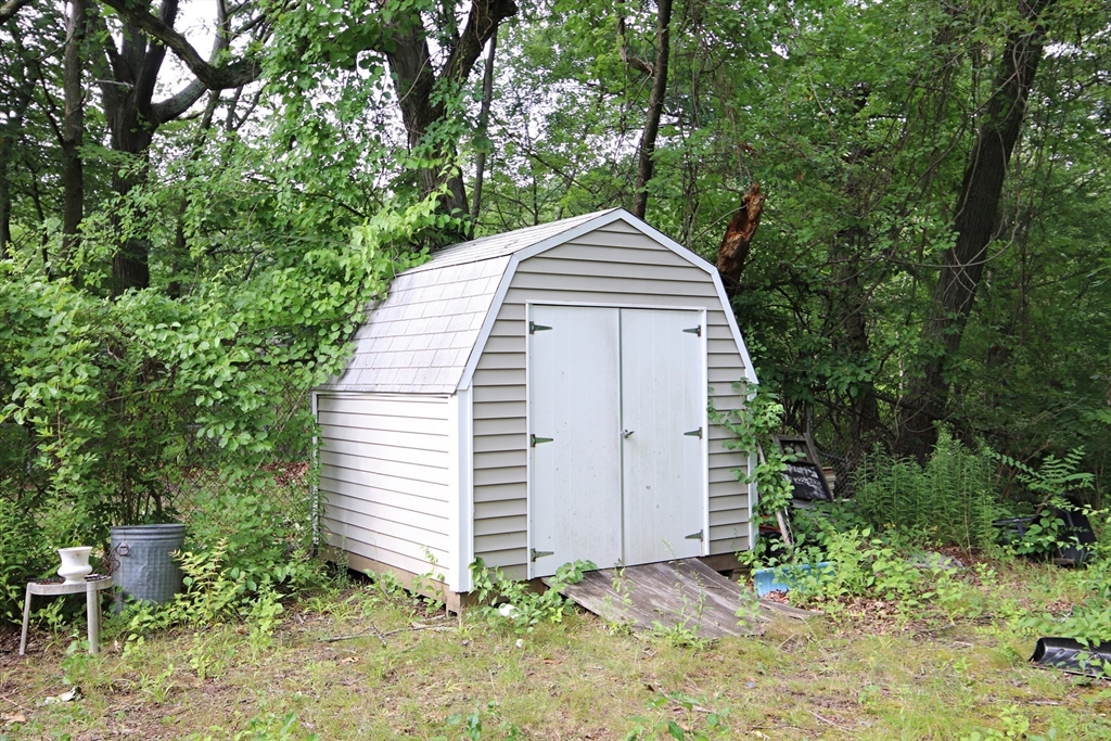 Saugus, Massachusetts 01906, United States, 3 Bedrooms Bedrooms, ,2 BathroomsBathrooms,Residential,Active,176910