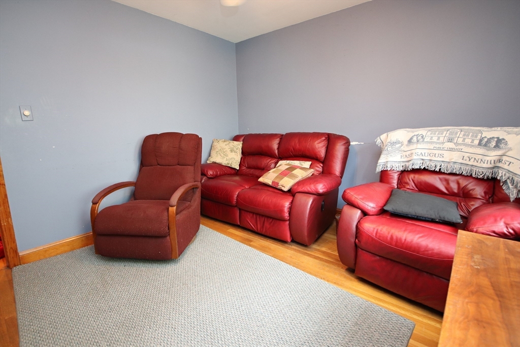 Saugus, Massachusetts 01906, United States, 3 Bedrooms Bedrooms, ,2 BathroomsBathrooms,Residential,Active,176910