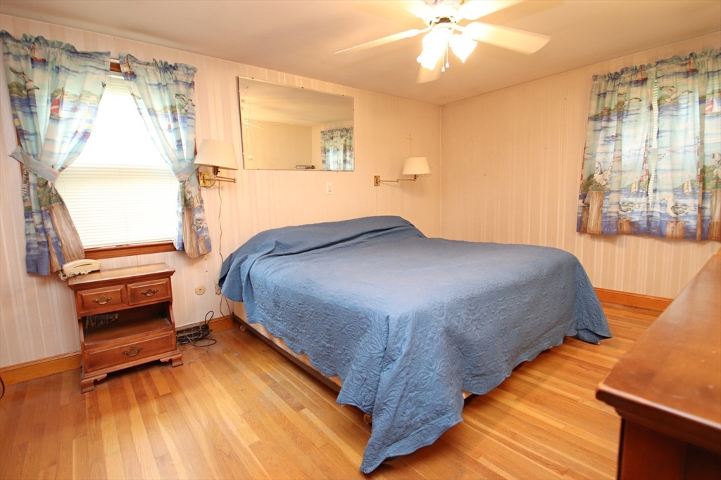 Saugus, Massachusetts 01906, United States, 3 Bedrooms Bedrooms, ,2 BathroomsBathrooms,Residential,Active,176910