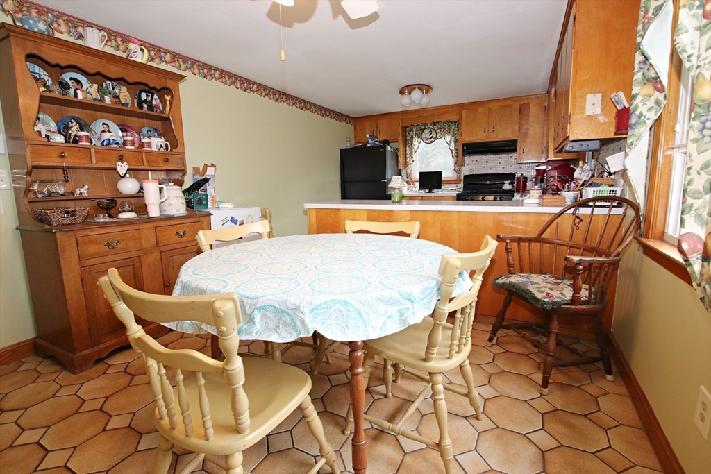 Saugus, Massachusetts 01906, United States, 3 Bedrooms Bedrooms, ,2 BathroomsBathrooms,Residential,Active,176910