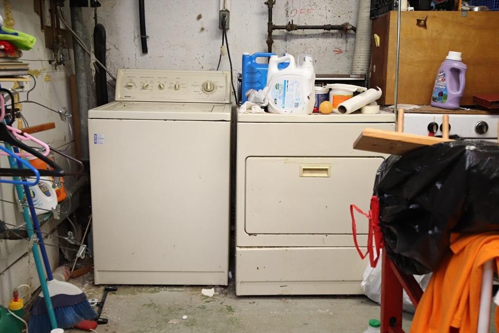 Saugus, Massachusetts 01906, United States, 3 Bedrooms Bedrooms, ,2 BathroomsBathrooms,Residential,Active,176910