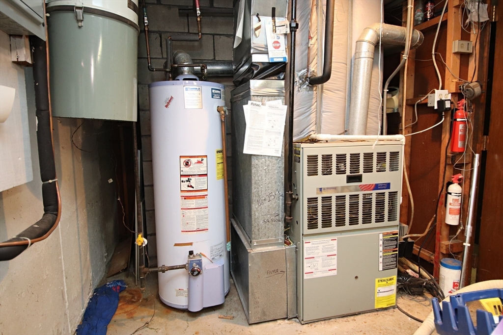 Saugus, Massachusetts 01906, United States, 3 Bedrooms Bedrooms, ,2 BathroomsBathrooms,Residential,Active,176910