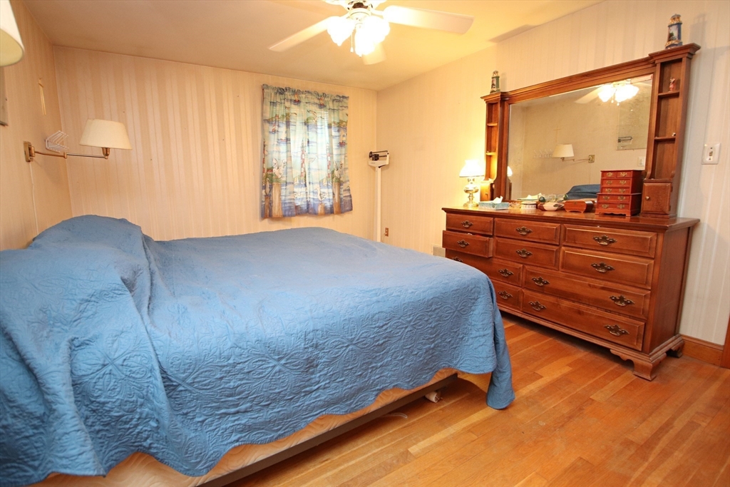 Saugus, Massachusetts 01906, United States, 3 Bedrooms Bedrooms, ,2 BathroomsBathrooms,Residential,Active,176910