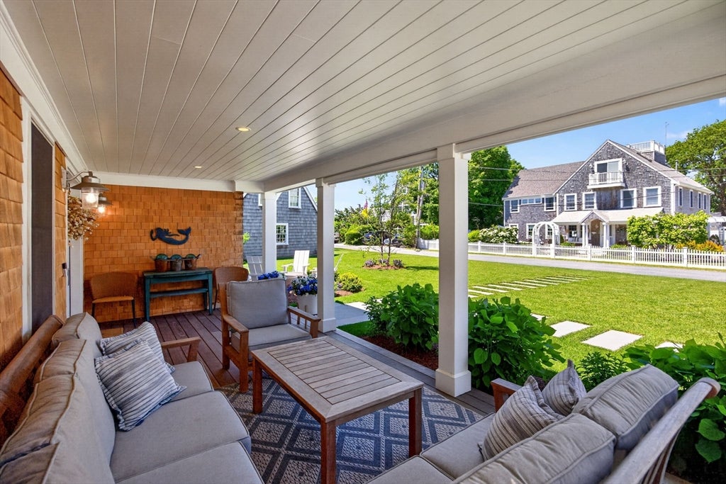 60 Bayberry Rd