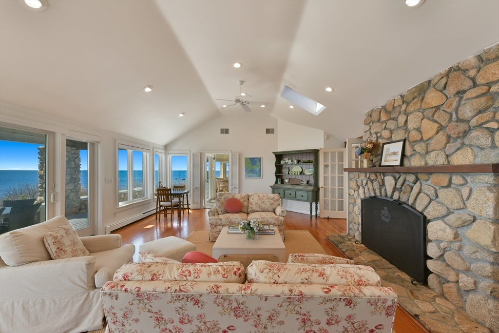 Falmouth, Massachusetts 02540, United States, 4 Bedrooms Bedrooms, ,3 BathroomsBathrooms,Residential,Active,209022