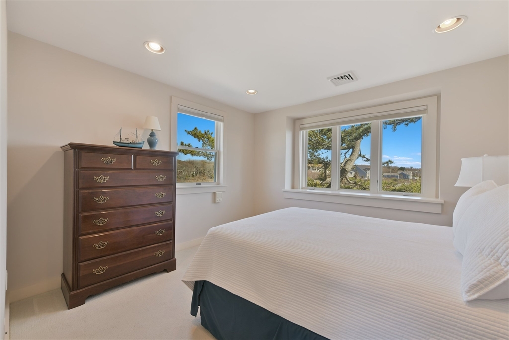 Falmouth, Massachusetts 02540, United States, 4 Bedrooms Bedrooms, ,3 BathroomsBathrooms,Residential,Active,209022