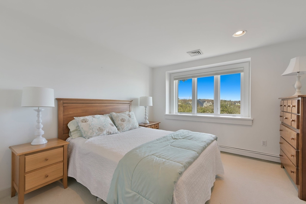 Falmouth, Massachusetts 02540, United States, 4 Bedrooms Bedrooms, ,3 BathroomsBathrooms,Residential,Active,209022