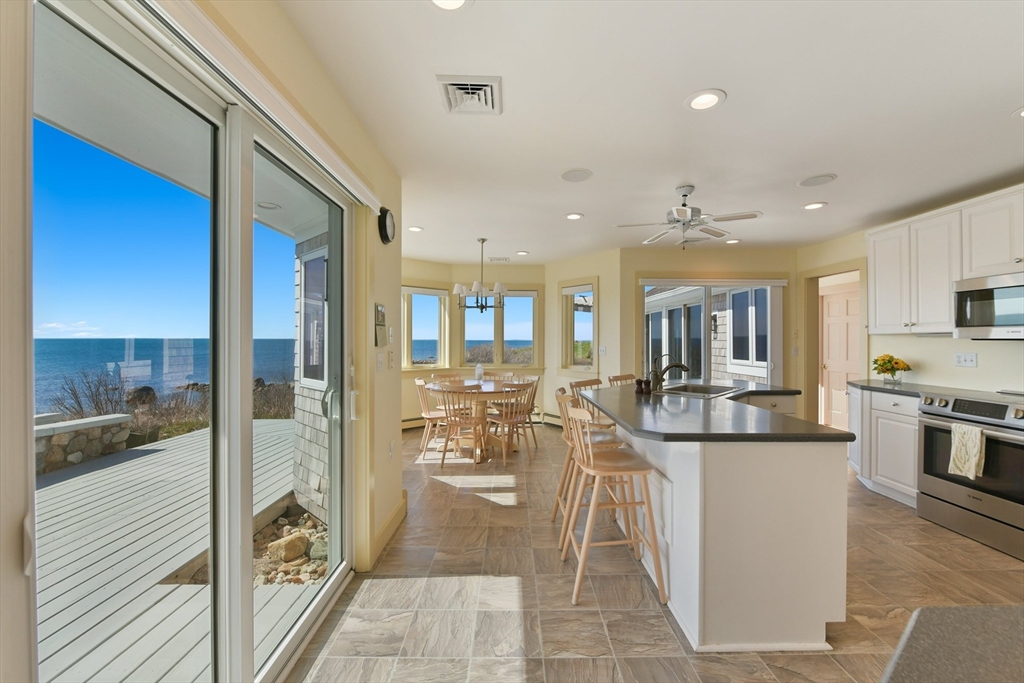 Falmouth, Massachusetts 02540, United States, 4 Bedrooms Bedrooms, ,3 BathroomsBathrooms,Residential,Active,209022