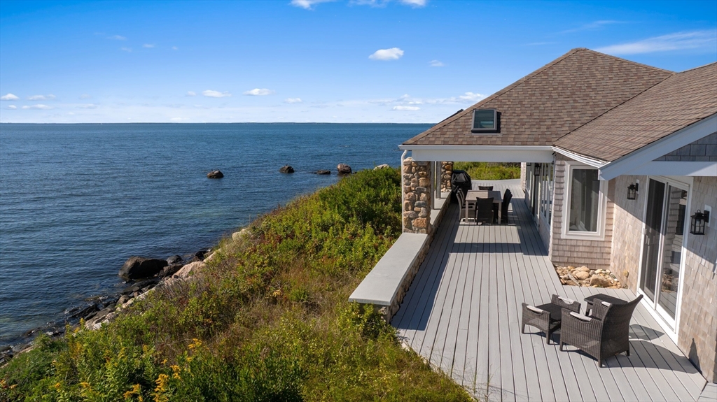 Falmouth, Massachusetts 02540, United States, 4 Bedrooms Bedrooms, ,3 BathroomsBathrooms,Residential,Active,209022