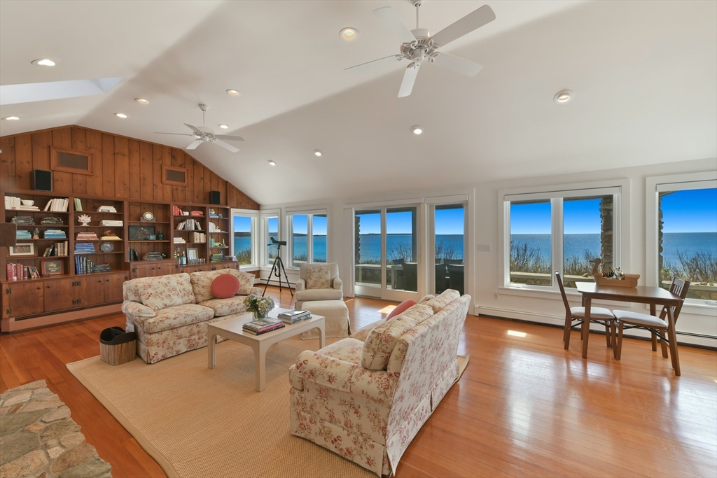 Falmouth, Massachusetts 02540, United States, 4 Bedrooms Bedrooms, ,3 BathroomsBathrooms,Residential,Active,209022