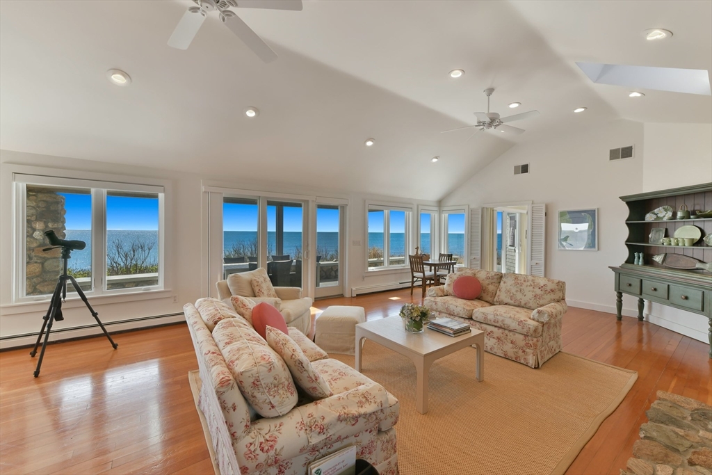 Falmouth, Massachusetts 02540, United States, 4 Bedrooms Bedrooms, ,3 BathroomsBathrooms,Residential,Active,209022