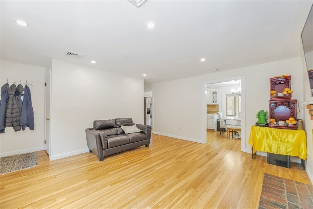 881 Pleasant St, Stoughton, MA Photo #9