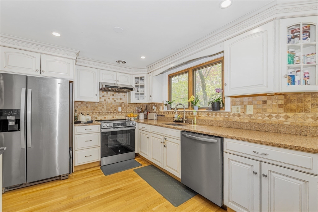 881 Pleasant St, Stoughton, MA Photo #4