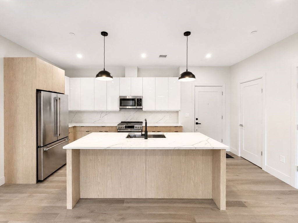 85 Myrtle St 107