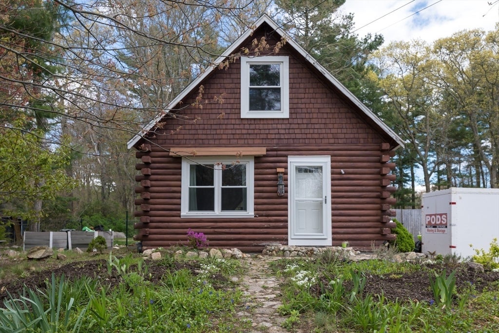 792 Mill St