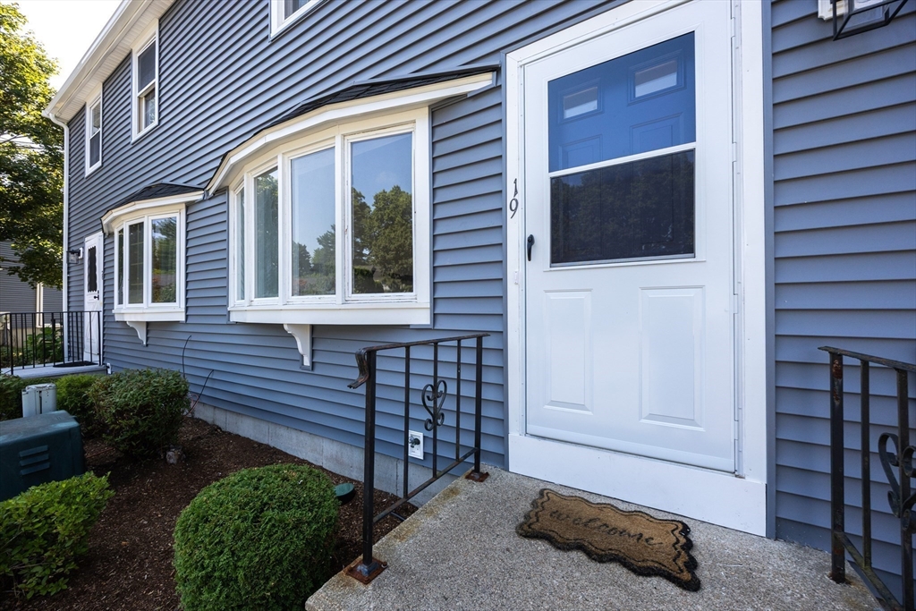 19 Cedar Square 19