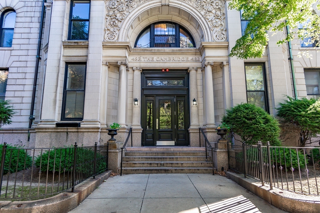 Click for 483 Beacon St #PH6, Boston, MA slideshow