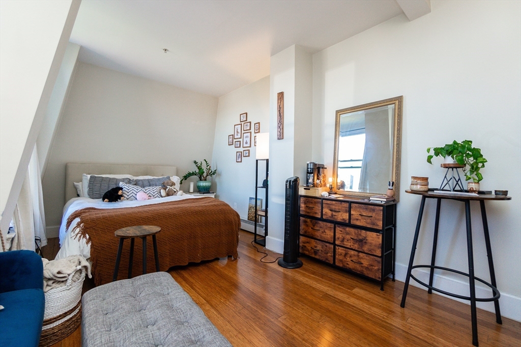 483 Beacon St PH6