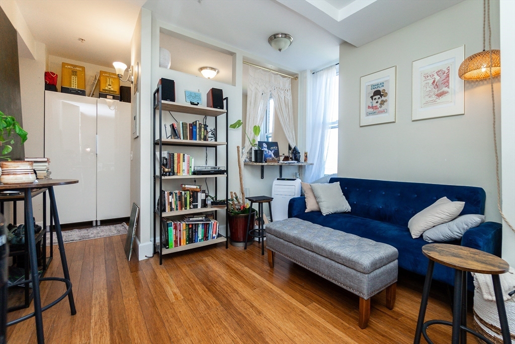 483 Beacon St PH6
