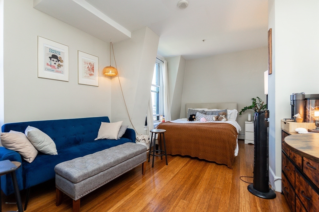 483 Beacon St PH6