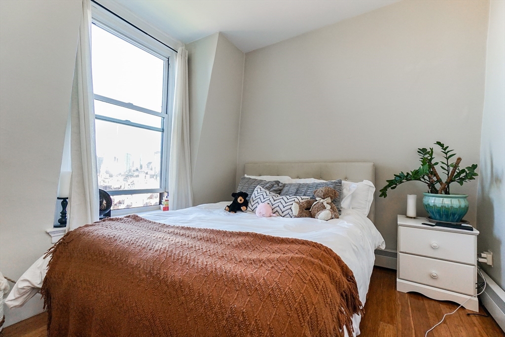 483 Beacon St PH6