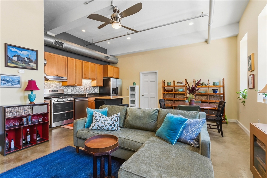 960 Broadway 2