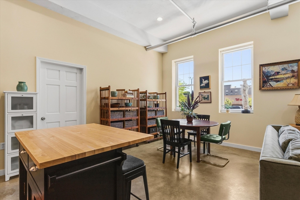 960 Broadway 2