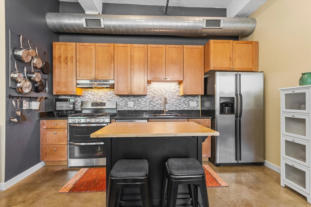 960 Broadway 2