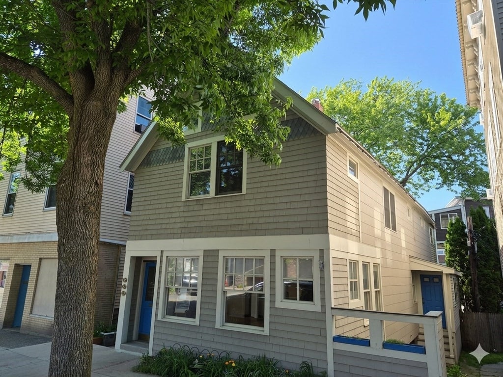 11-13 Pauline St
