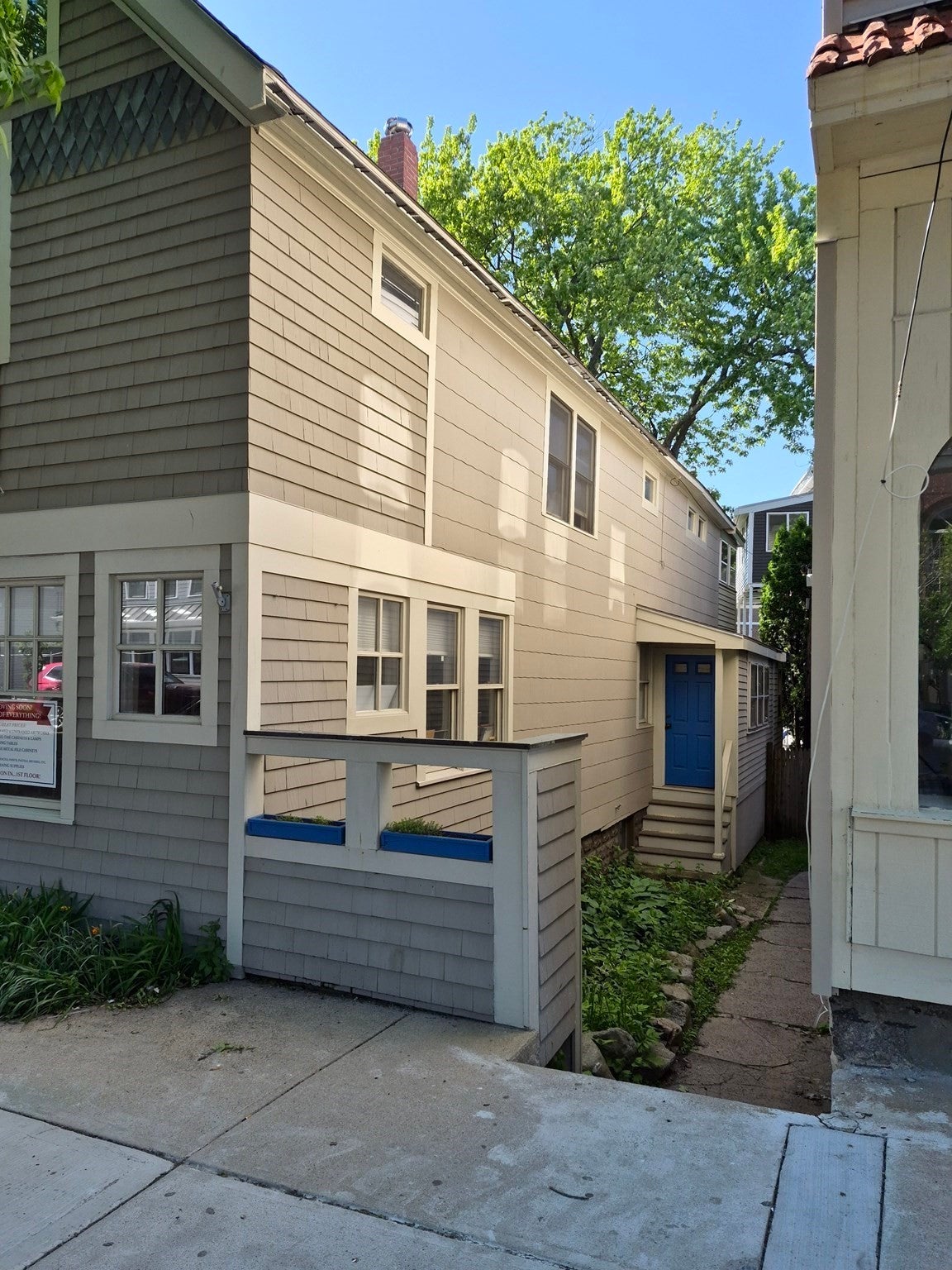 11-13 Pauline St