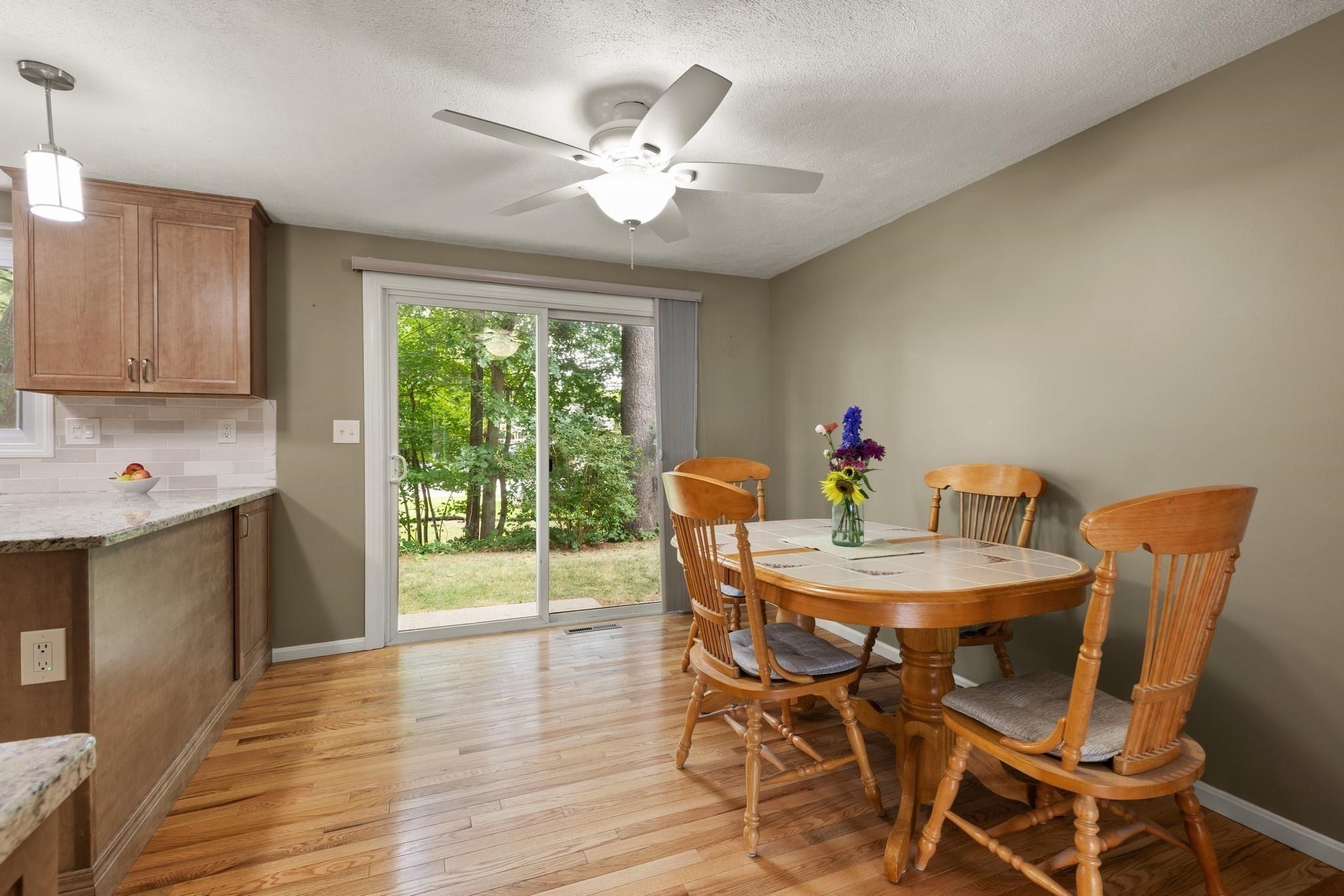 Photo of 32 Frederick ST, Dracut, MA