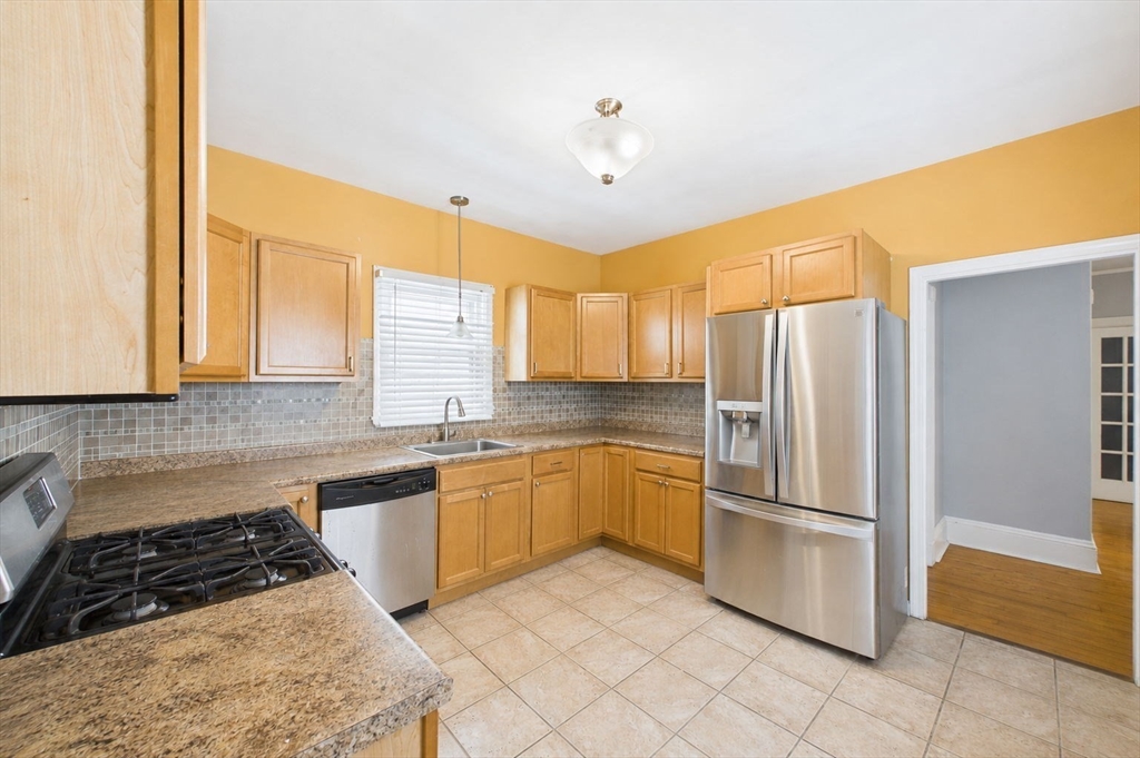 34 Sherman St, New Bedford, MA Photo #5