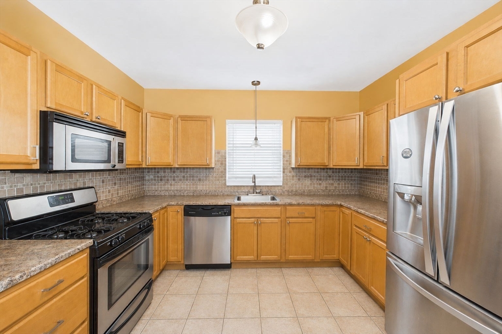 34 Sherman St, New Bedford, MA Photo #4