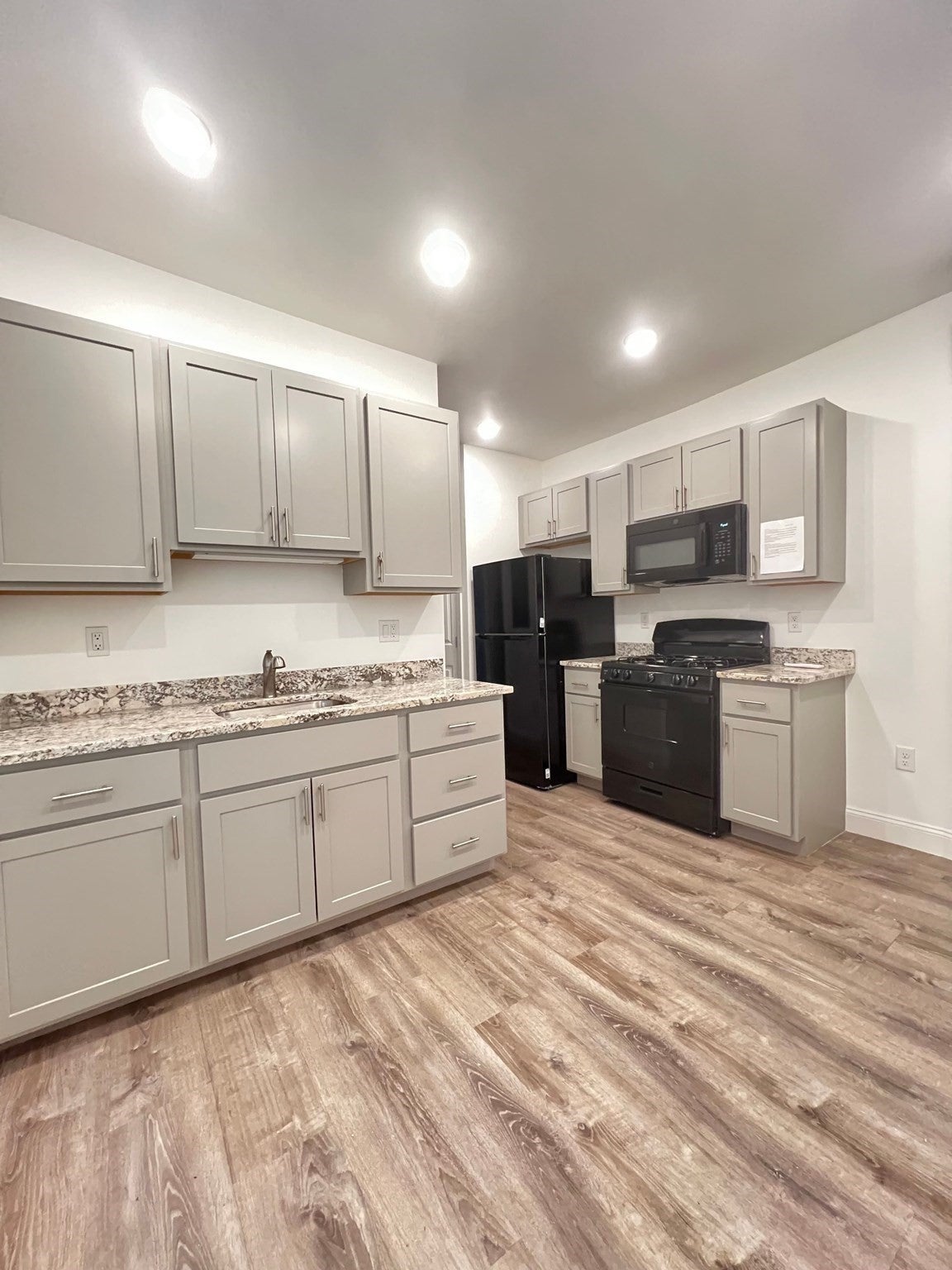Click for 125 Arlington Street #3, Chelsea, MA slideshow