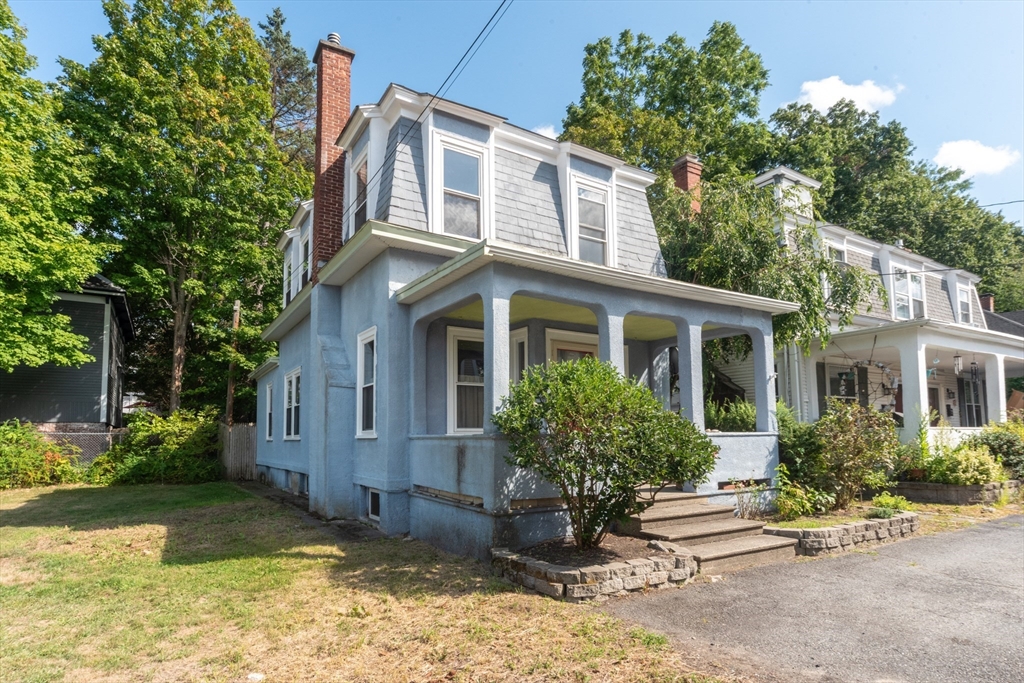 89 1/2 Walnut St