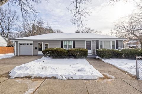 Photo of 147 Bowles Park, Springfield, MA 01104 (MLS # 73464751)