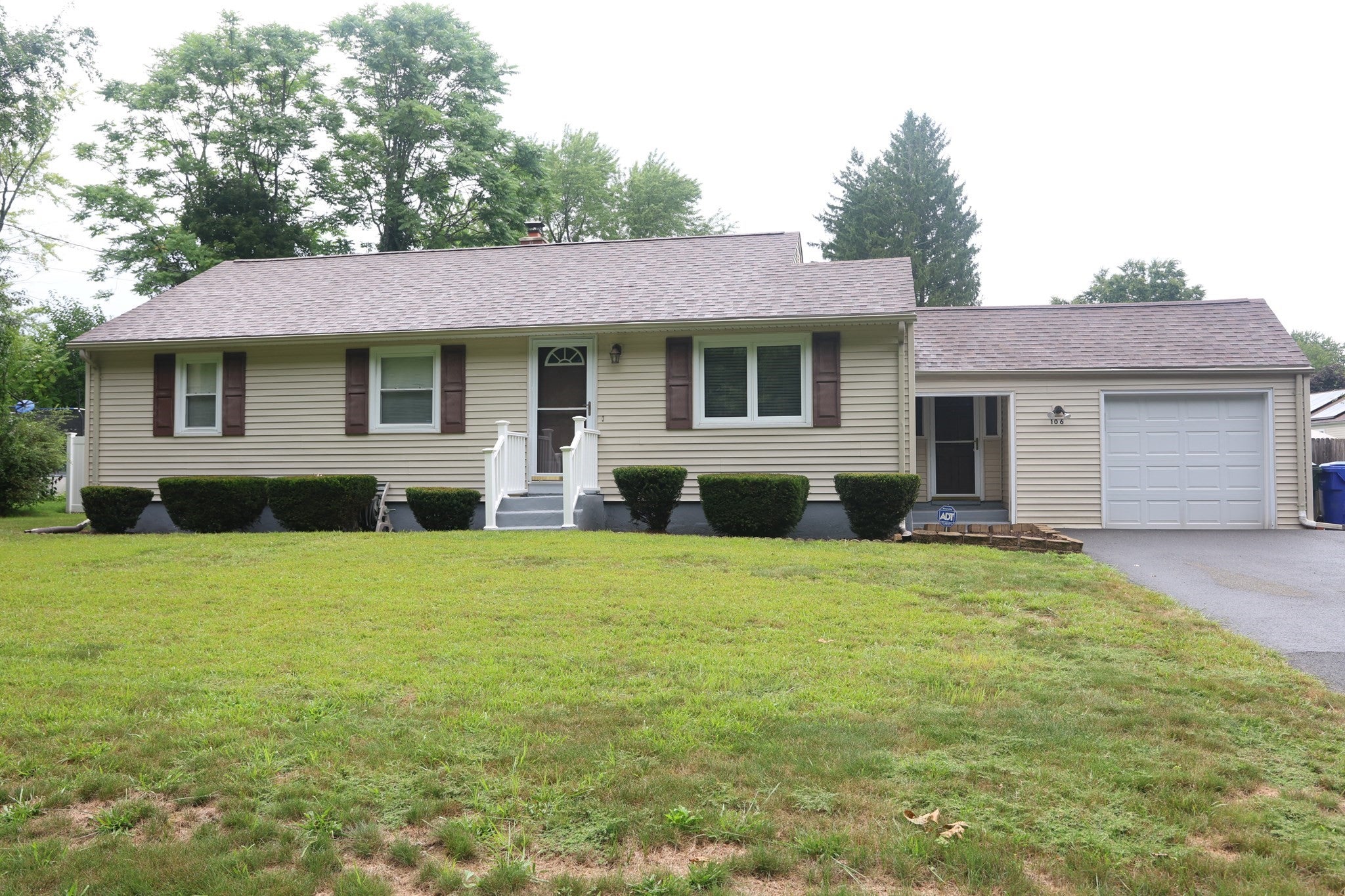 106 N Brook Rd, Springfield, MA, 106 N Brook Rd, Springfield, MA Photo #1