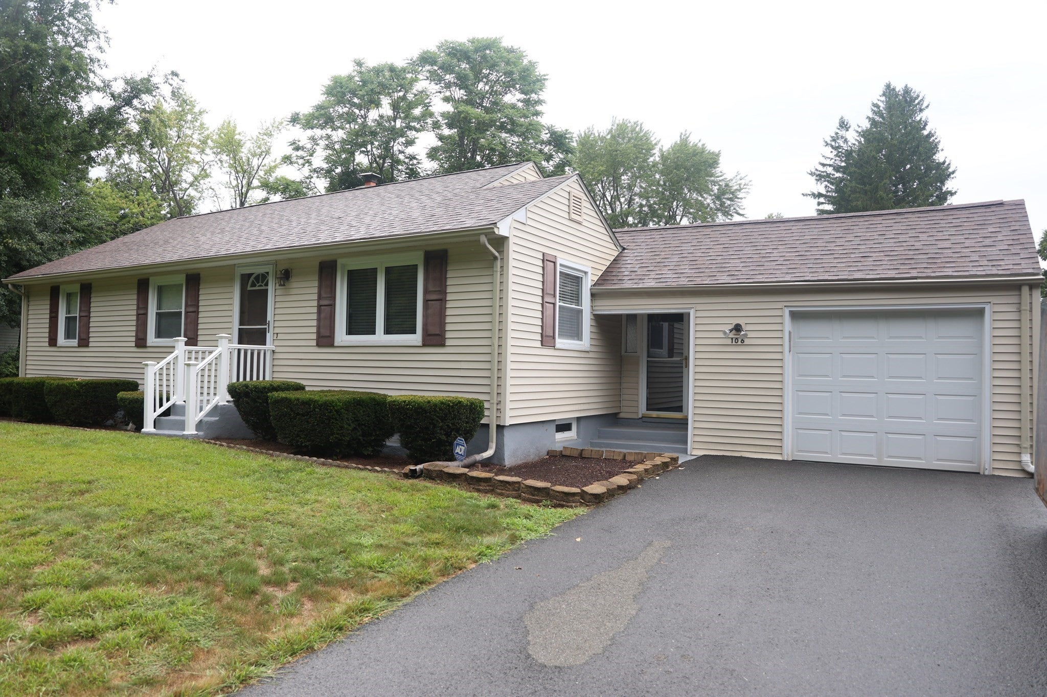 106 N Brook Rd, Springfield, MA, 106 N Brook Rd, Springfield, MA Photo #2