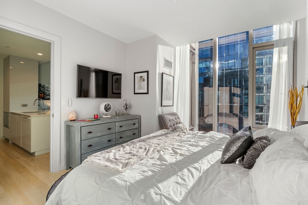 133 Seaport Blvd 1719