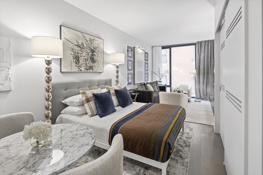 55 Lagrange St 1006