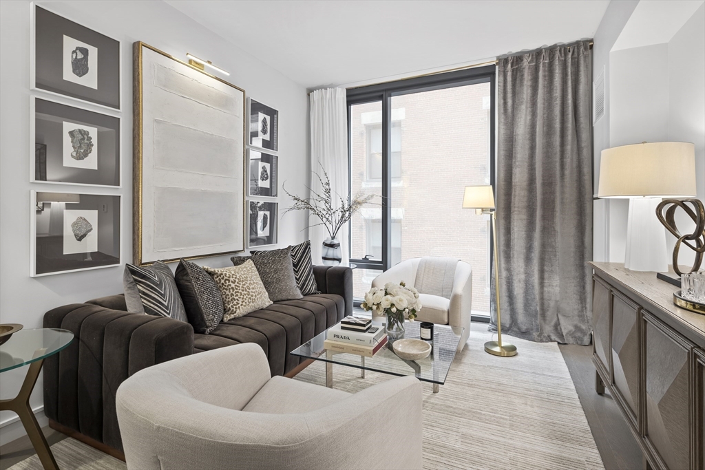 55 Lagrange St 1006