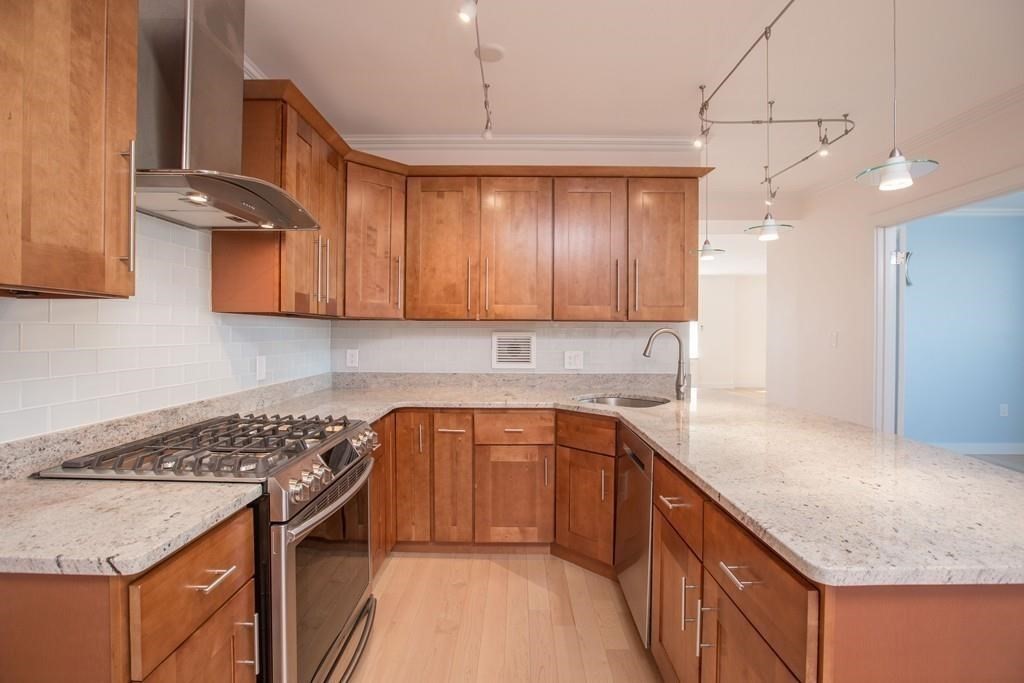 85 East India Row 25G