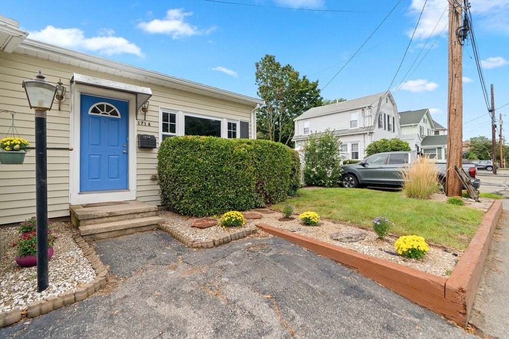 Photo of 171 Lake St, Waltham, MA