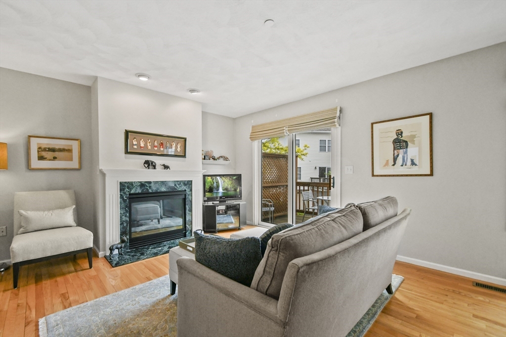 555 Main St 16