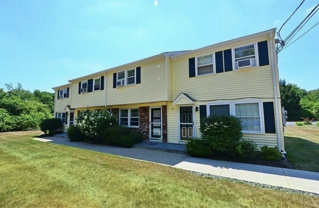 Click for 4 George St #3, Plainville, MA slideshow