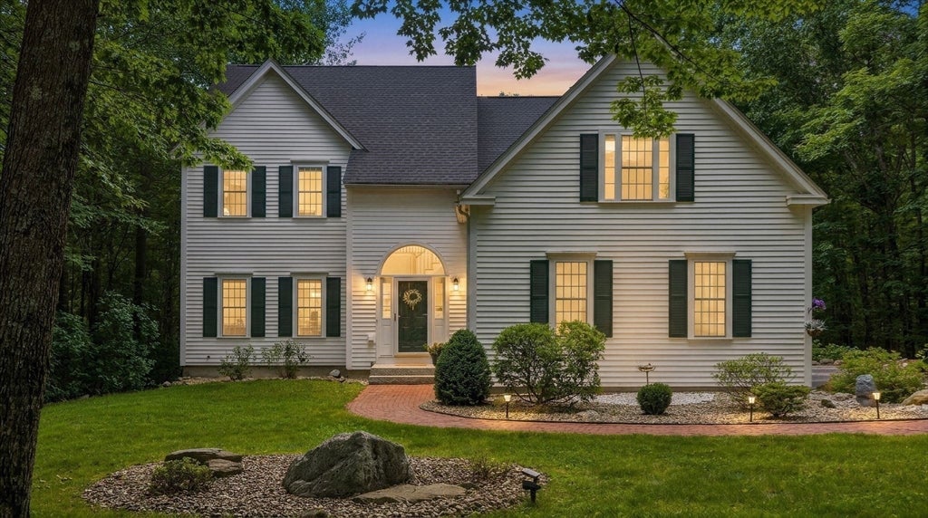 14 Whittier Drive, Bedford, NH, 14 Whittier Drive, Bedford, NH Photo #2